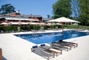 Hotel La Réserve Outdoor Swimming Pool